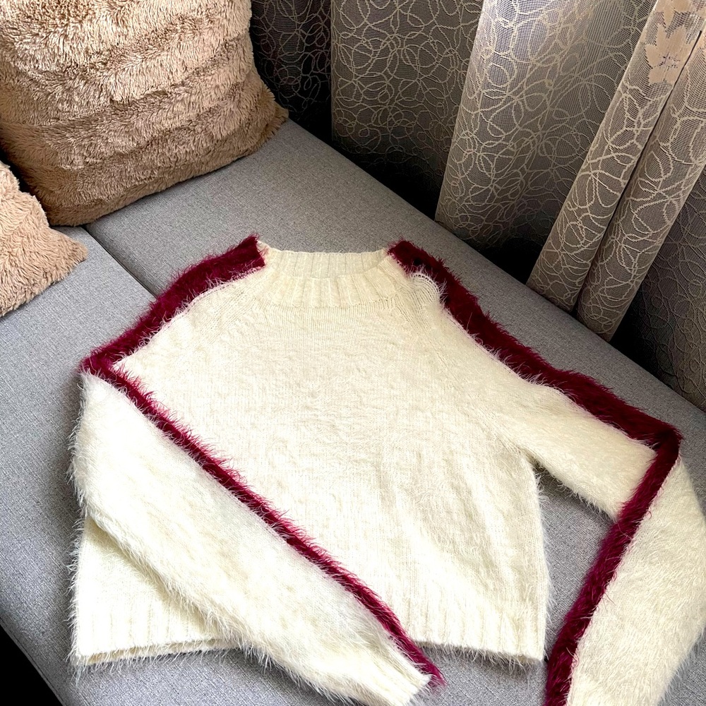 TWIIN Faux Fur Fuzzy Sweater Size: M Crop